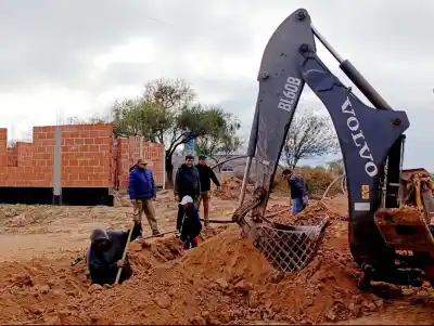 El plan que llevó agua potable a 17 familias de Chepes y cambió sus conexiones precarias