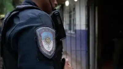 Quiso robar una escalera en una farmacia y la Policía encontró algo mucho más grave en su mochila