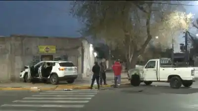 Impactante choque en Concepción: una camioneta terminó sobre la vereda