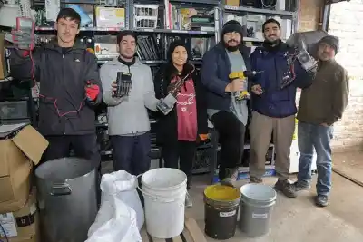 Computadoras descartadas que hoy dan trabajo: la historia de REN en Neuquén