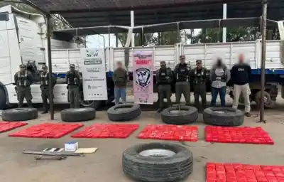 ¿Qué escondían en los neumáticos? El hallazgo que complicó a cuatro camioneros de Quimilí