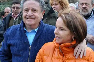 El pedido que complica a Duhalde, Verbitsky y otros 30 en la causa vacunatorio VIP