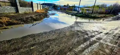 El drama de Bella Vista Sur: el barro y los pozos que tienen aislados a los vecinos