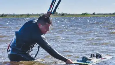 Un instructor de kitesurf de 32 años murió en la laguna Setúbal y su cuerpo apareció 20 horas después
