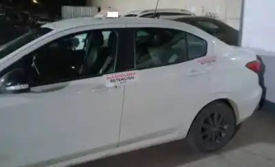 Un taxista fue sorprendido vomitando en plena calle y el test de alcoholemia dejó a todos helados