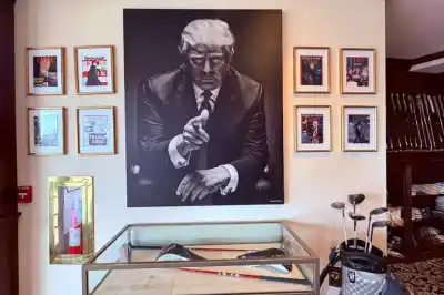 El exclusivo mundo de Trump donde Milei se aloja: merchandising dorado, villas de golf y una cumbre que genera polémica