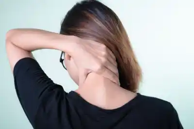 El vínculo oculto entre tu postura y tu mandíbula que afecta a miles de mujeres