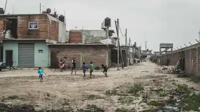 Presentan proyecto para frenar los desalojos en villas durante una década