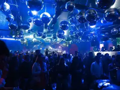 Llega a Misiones la fiesta que promete revivir la noche de los +35: Tommy Muñoz, DJs locales y una experiencia integral en La Aventura