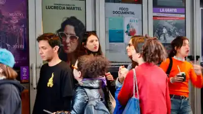 El Cairo desbordado: filas interminables para ver 'Nuestra tierra' con Lucrecia Martel en Rosario