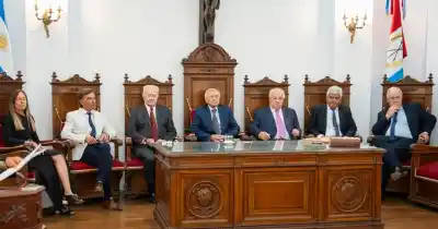 Santa Fe pide apartar a cuatro jueces de la Corte: ¿Pueden ser imparciales en una causa que los afecta?