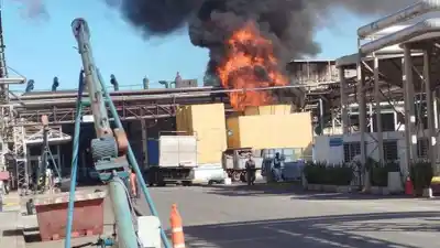 Arcor en llamas: el incendio que paralizó la planta y desató una columna de humo que se vio en toda Arroyito