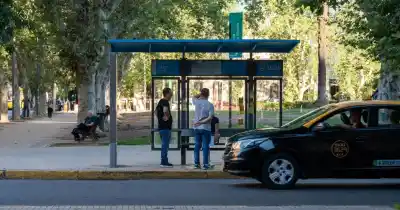 Santa Fe lanza créditos por $14.000 millones para renovar colectivos, taxis y remises: quiénes pueden acceder