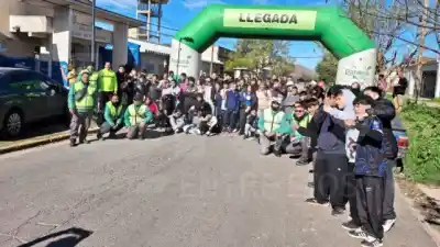 Paraná: la Maratón Escolar que unió a toda la comunidad de la E.S. N° 28