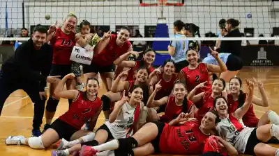 El "Estrellado" hizo rugir su estadio: así conquistó el Apertura femenino de vóley