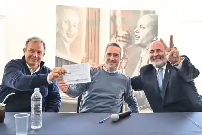 Santiago Cúneo firmó su afiliación al PJ bonaerense y ya se lanza: "Soy precandidato a gobernador"