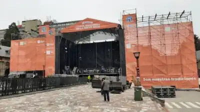 El Centro Cívico ya se viste de fiesta: la estructura que promete cambiar la postal de Bariloche
