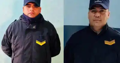 Salvaron a una anciana que se ahogaba: la maniobra que realizaron en plena calle