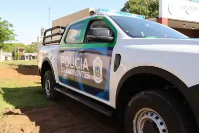 Hallazgo macabro en Corrientes: un hijo rompió la puerta y encontró dos cuerpos colgados con cables