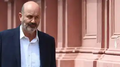El plan de Milei para blindar a Sturzenegger mientras Karina y el Gabinete lo quieren fuera