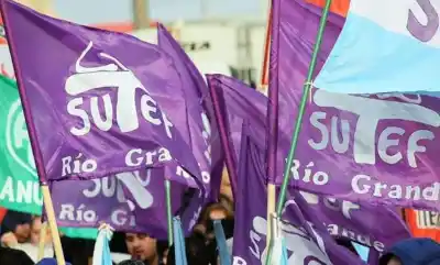 Docentes fueguinos endurecen el paro: acampes y una advertencia que pone en vilo las aulas
