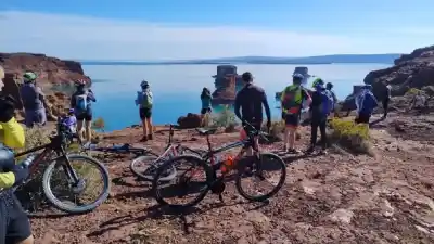 Villa El Chocón: el plan perfecto para los amantes de la aventura que combina bicicleta y trekking