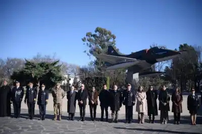 El vicegobernador Endeiza, presente en el 114° aniversario de la Fuerza Aérea en Villa Reynolds