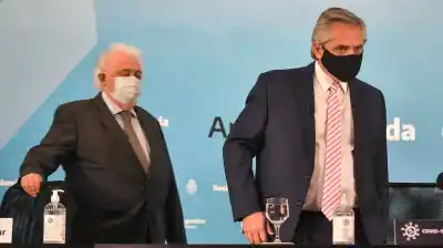 El fiscal apunta a Duhalde, Verbitsky y Taiana: piden que declaren 34 vacunados VIP