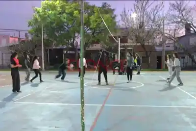 El Polideportivo AATRA busca nuevos talentos: vóley y básquet con cupos abiertos