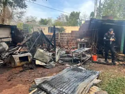 El fuego arrasó un depósito en Candelaria: ¿qué provocó el siniestro?