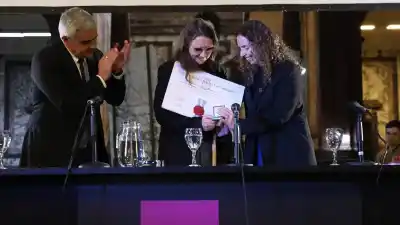 La UNR distinguió a Lucrecia Martel con el Doctorado Honoris Causa: el emotivo momento que marcó la ceremonia