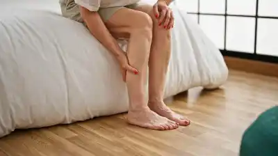 La sensación que todos conocen: qué pasa realmente cuando se te “duerme” la pierna