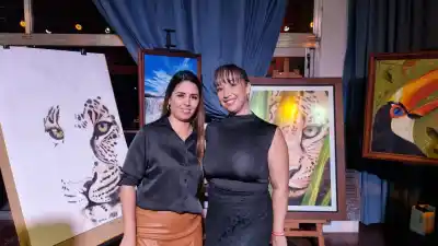 La artista que pintó con el público: el taller de bolígrafo que cautivó en Negocios, Arte y Vinos