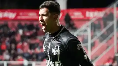 El héroe inesperado: Mansilla rompe la sequía y Central Córdoba festeja en Santa Fe