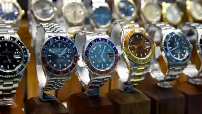 Otra joyería de Capital fue víctima de un ingenioso robo: se llevaron cinco relojes de alta gama