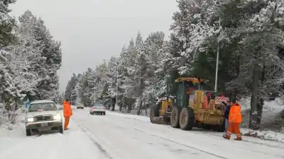 Nevadas en Bariloche: el Municipio ordena el uso obligatorio de cadenas en todo el ejido