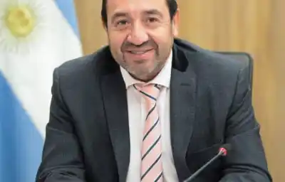 Choque en cadena en Solís y Santa Fe: el ministro Herrera terminó en el hospital