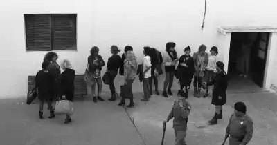 Sobrevivió a un intento de secuestro y se convirtió en fotógrafa: el documental que revela su historia