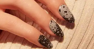 Agosto pinta sus uñas de marrón: la tendencia que desafía al clásico bordó