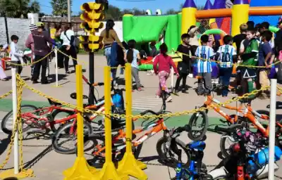 Una tarde inolvidable: 500 chicos celebraron su día con juegos y aprendizajes