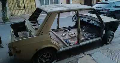 Un cascajo abandonado en Vicario Segura indigna a los vecinos: “No hay lugar para estacionar”