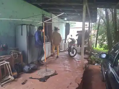 Cayó de una moto en Bonpland y pelea por su vida: qué encontraron en el allanamiento