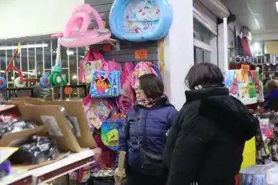 Día de las Infancias en Roca: ¿cuánto cuesta regalar y qué buscan las familias?
