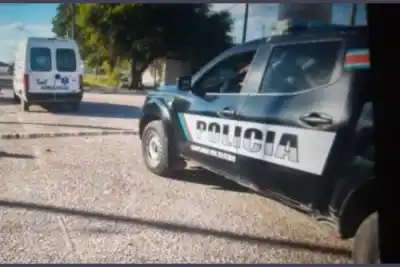 El semáforo en verde, la maniobra prohibida y el derrape que terminó en el hospital