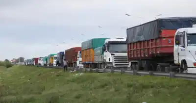Largas filas de camiones en La Ribera: el motivo que nadie esperaba