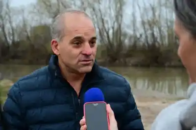 Un video vecinal destapó el escándalo: camión cisterna descargaba líquidos en el río Neuquén y ahora la empresa enfrenta una millonaria multa