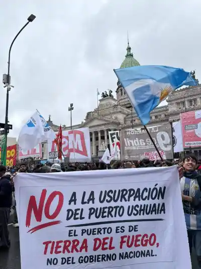 Viajaron a Buenos Aires con un reclamo que puede cambiar el futuro del Puerto de Ushuaia
