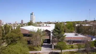 La primera facultad de turismo del país cumple 61 años: el secreto de su éxito en la Patagonia