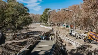 El puente del Parque de Mayo toma forma: terminaron la estructura principal con 425 toneladas de hormigón