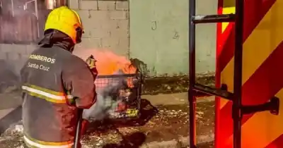 Un nuevo incendio en un contenedor de residuos mantuvo en vilo a los bomberos de Río Gallegos